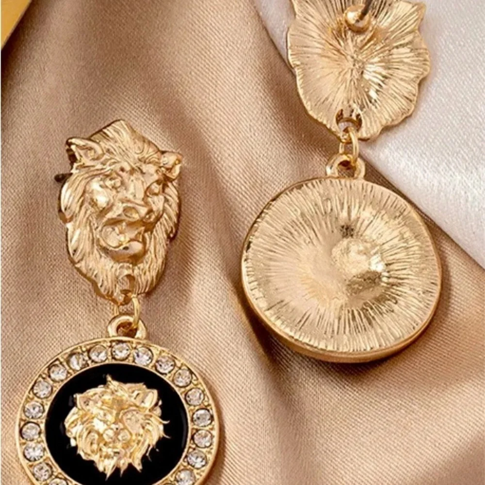 LAST 1! Gold/Black Tone Dangle Fashion Lion Head Earrings with Rhinestones! - Picture 5 of 6